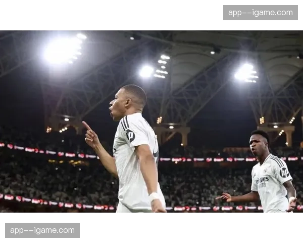 评论：超级前锋的黄昏？从哈兰德、姆巴佩低迷谈整体防守进化