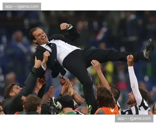 尤文图斯赛前训练开放，阿莱格里重点演练四后卫防线在由攻转守时的快速落位