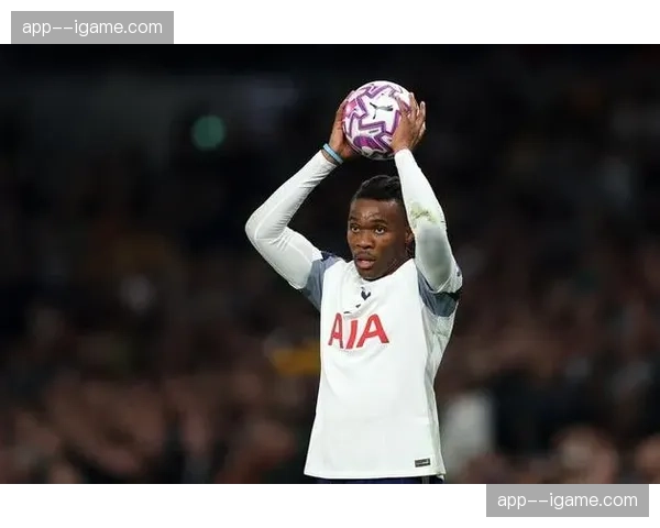 赛前踩场：热刺全员出现在训练场，包括有轻伤的乌多吉